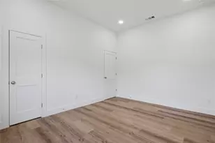 2626 Bainbridge Dr, Dallas, TX 75237 - Photo 19