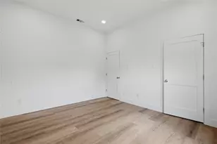 2626 Bainbridge Dr, Dallas, TX 75237 - Photo 17