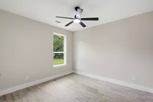 201 E Freeman St, Ennis, TX 75119 - Photo 17