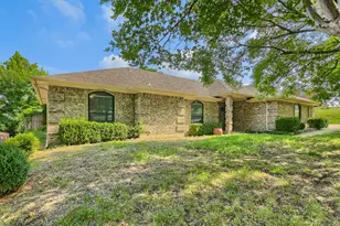 8821 Glen Hollow Dr, Fort Worth, TX 76179 - Photo 3