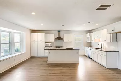 8821 Glen Hollow Drive, Fort Worth, TX 76179 - Photo 7