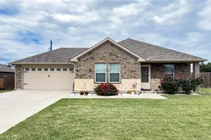 296 Summit Dr, Mineral Wells, TX 76067 - Photo 1