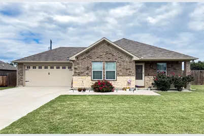 296 Summit Drive, Mineral Wells, TX 76067 - Photo 1