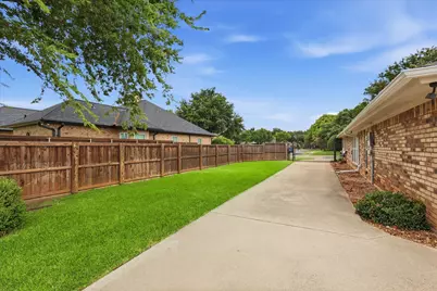 1900 Glenbrook Court, Bedford, TX 76021 - Photo 35