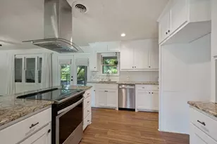1218 Warden St, Benbrook, TX 76126 - Photo 9