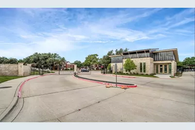 9923 Schramm Street, Irving, TX 75063 - Photo 31