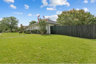 2600 Summertree Drive, Carrollton, TX 75006 - Photo 3