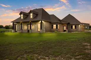 723 W Lee Ave, Whitney, TX 76692 - Photo 3