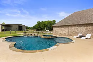 723 W Lee Ave, Whitney, TX 76692 - Photo 17