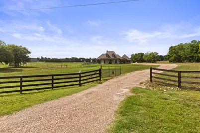 723 W Lee Avenue, Whitney, TX 76692 - Photo 1