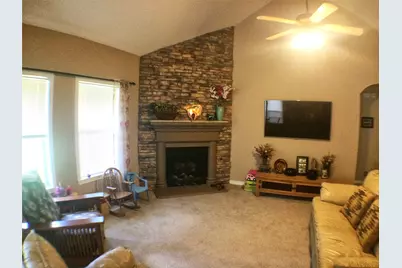 5912 Meadowglen Drive, Denton, TX 76226 - Photo 11