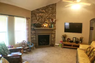 5912 Meadowglen Dr, Denton, TX 76226 - Photo 11
