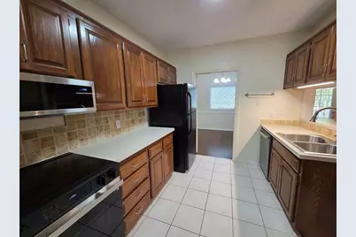 5839 Lake Point Drive, Arlington, TX 76016 - Photo 5