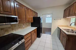 5839 Lake Point Dr, Arlington, TX 76016 - Photo 5