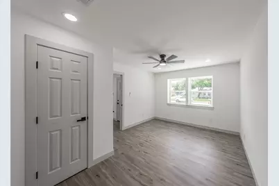 2005 Meadow Lane, Arlington, TX 76010 - Photo 11