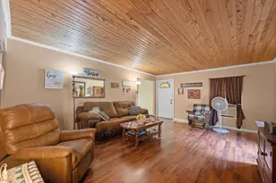 402 College St, Grandview, TX 76050 - Photo 5