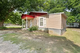 402 College St, Grandview, TX 76050 - Photo 21