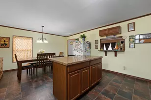 402 College St, Grandview, TX 76050 - Photo 9
