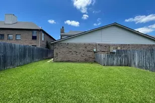 1226 W Hudgins St, Grapevine, TX 76051 - Photo 29