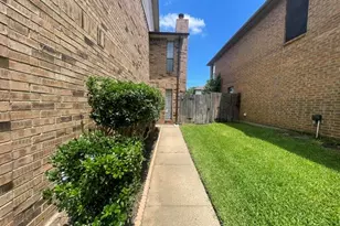 1226 W Hudgins St, Grapevine, TX 76051 - Photo 3
