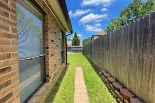 1226 W Hudgins St, Grapevine, TX 76051 - Photo 27