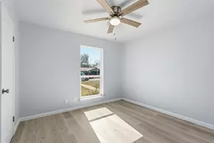 1813 Crockett St, Garland, TX 75042 - Photo 9