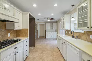 902 Dunbarton Dr, Richardson, TX 75081 - Photo 3