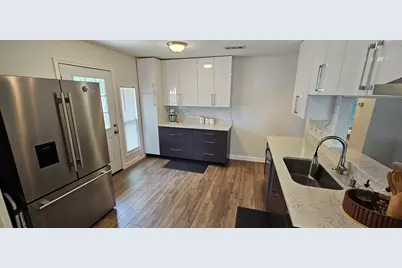 202 E Denton Drive, Euless, TX 76039 - Photo 11