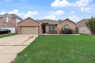 6420 St Alban Ct, Arlington, TX 76001 - Photo 3