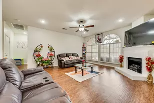 6420 St Alban Ct, Arlington, TX 76001 - Photo 5