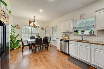 6420 St Alban Court, Arlington, TX 76001 - Photo 9
