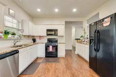 6420 St Alban Court, Arlington, TX 76001 - Photo 7