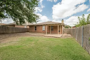 511 Hollyberry Dr, Mansfield, TX 76063 - Photo 15