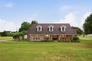 902 W Pioneer Circle, Argyle, TX 76226 - Photo 1