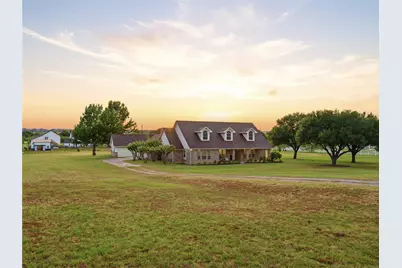902 W Pioneer Circle, Argyle, TX 76226 - Photo 3