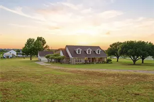 902 W Pioneer Circle, Argyle, TX 76226 - Photo 3