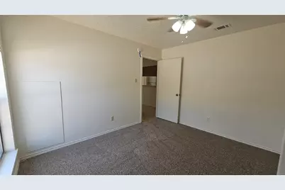 550 E Windsor Avenue, Denton, TX 76209 - Photo 13