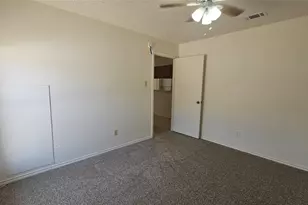 550 E Windsor Ave, Denton, TX 76209 - Photo 13