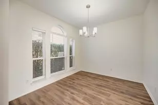821 S Parks Dr, DeSoto, TX 75115 - Photo 5
