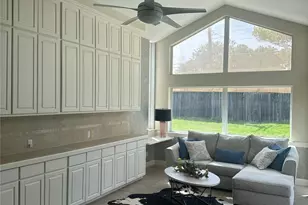 11333 Strait Ln, Dallas, TX 75229 - Photo 19