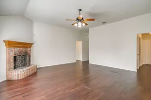 608 Gracie Ln, Burleson, TX 76028 - Photo 5
