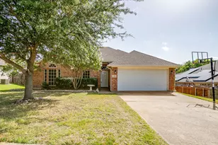 608 Gracie Ln, Burleson, TX 76028 - Photo 1
