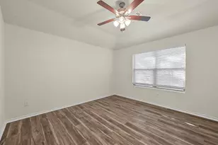 105 SE 4th St, Bonham, TX 75144 - Photo 9