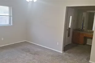 2428 Heathercrest Dr, Arlington, TX 76018 - Photo 9
