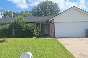 2428 Heathercrest Dr, Arlington, TX 76018 - Photo 1