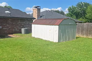 2428 Heathercrest Dr, Arlington, TX 76018 - Photo 13