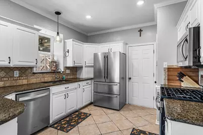 709 Bent Tree Court, Hurst, TX 76054 - Photo 15