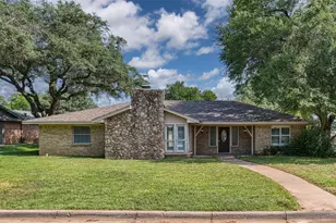 4501 Trowbridge Dr, Arlington, TX 76013 - Photo 3