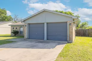 1128 Georgian Rd E, Saginaw, TX 76179 - Photo 3