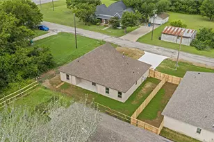 106 N Lackey St, Tom Bean, TX 75489 - Photo 29